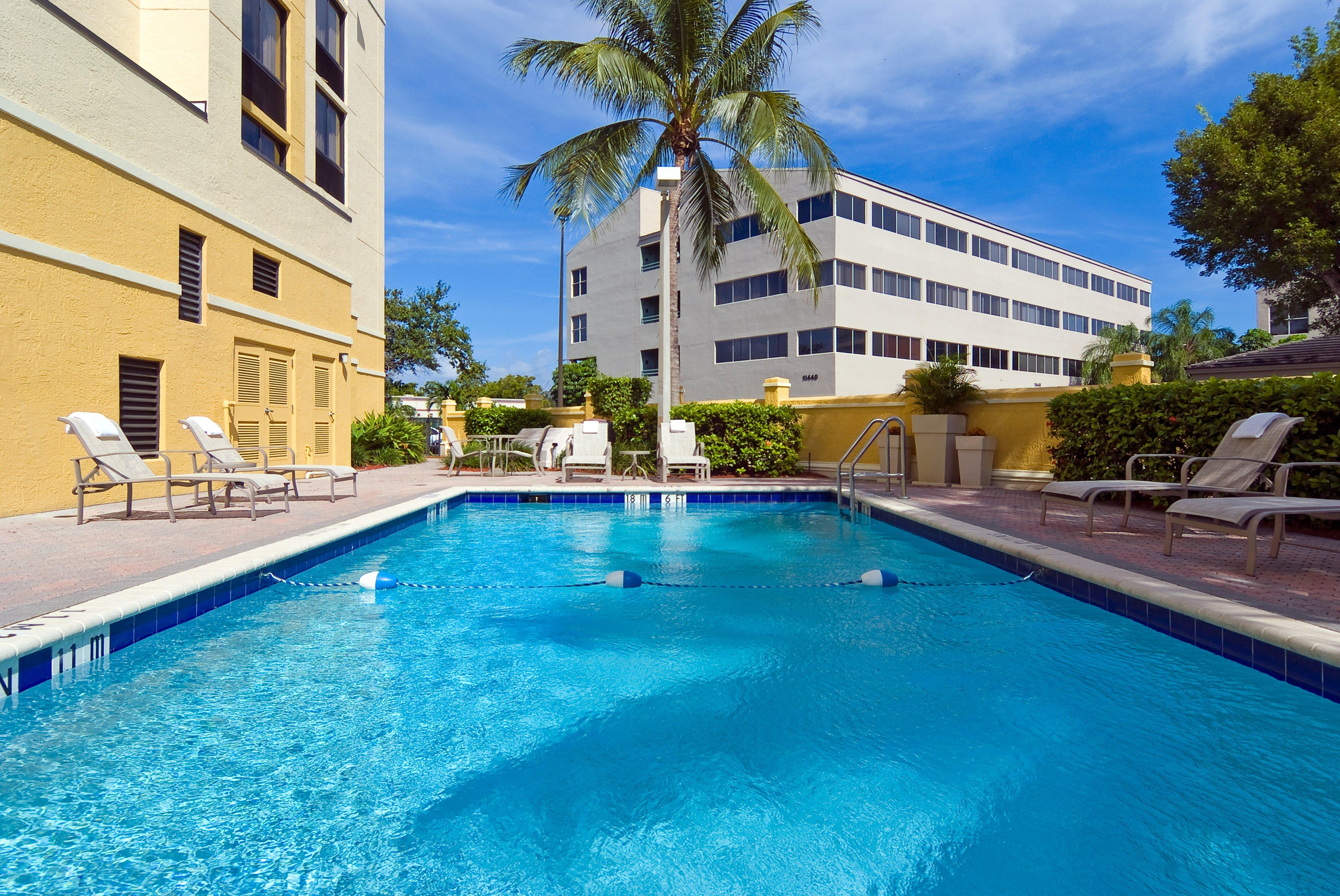Holiday Inn Express Hotel & Suites Kendall East-Miami By Ihg Ngoại thất bức ảnh