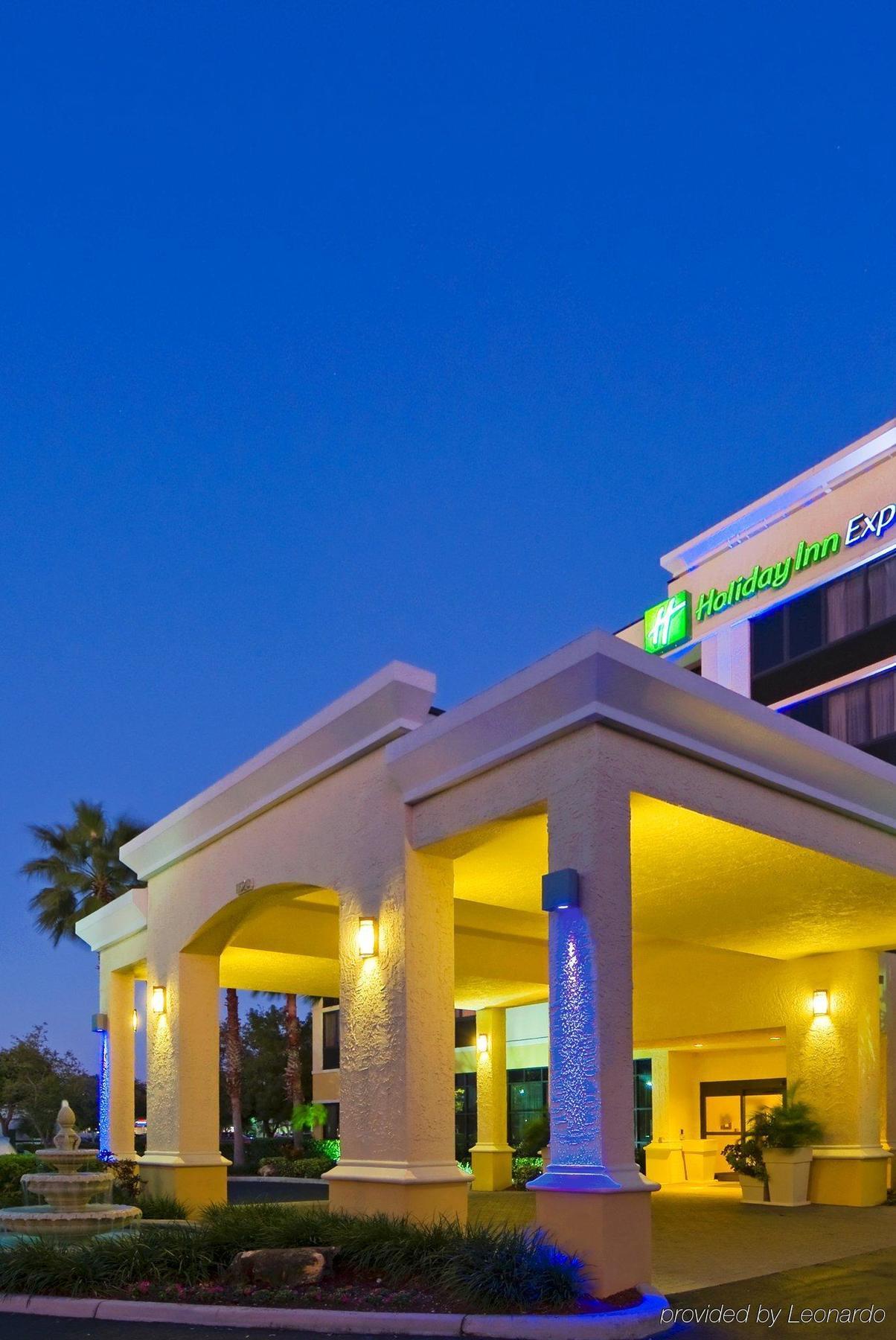 Holiday Inn Express Hotel & Suites Kendall East-Miami By Ihg Ngoại thất bức ảnh